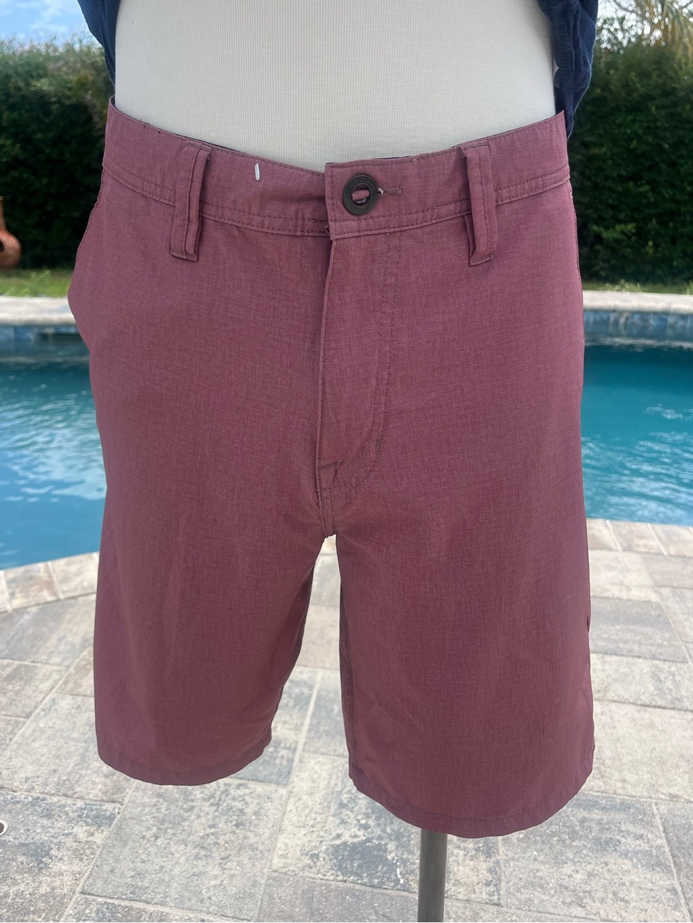 Volcom Men's Burgundy Flat-Front Shorts size 33